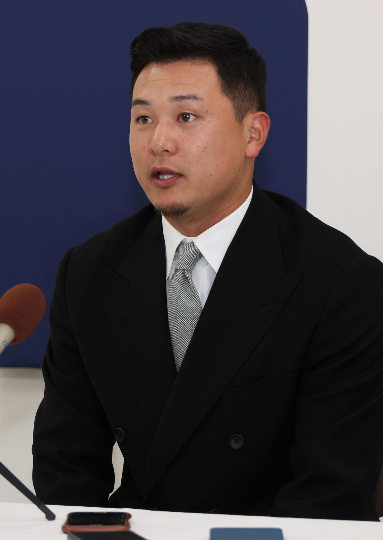 契約更改し、会見する広島森（撮影・加藤孝規）