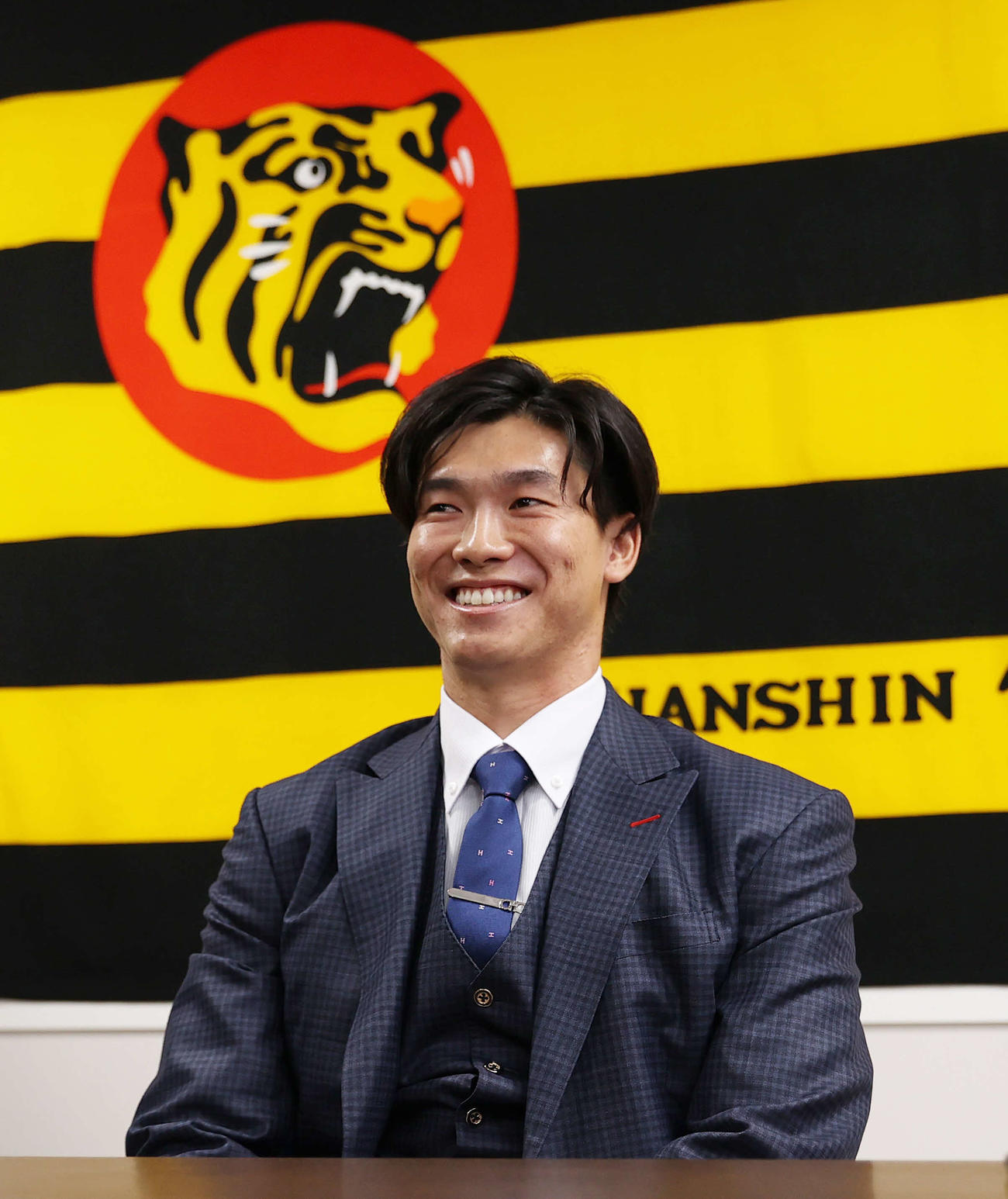 契約更改を終え会見する阪神湯浅（撮影・上山淳一）