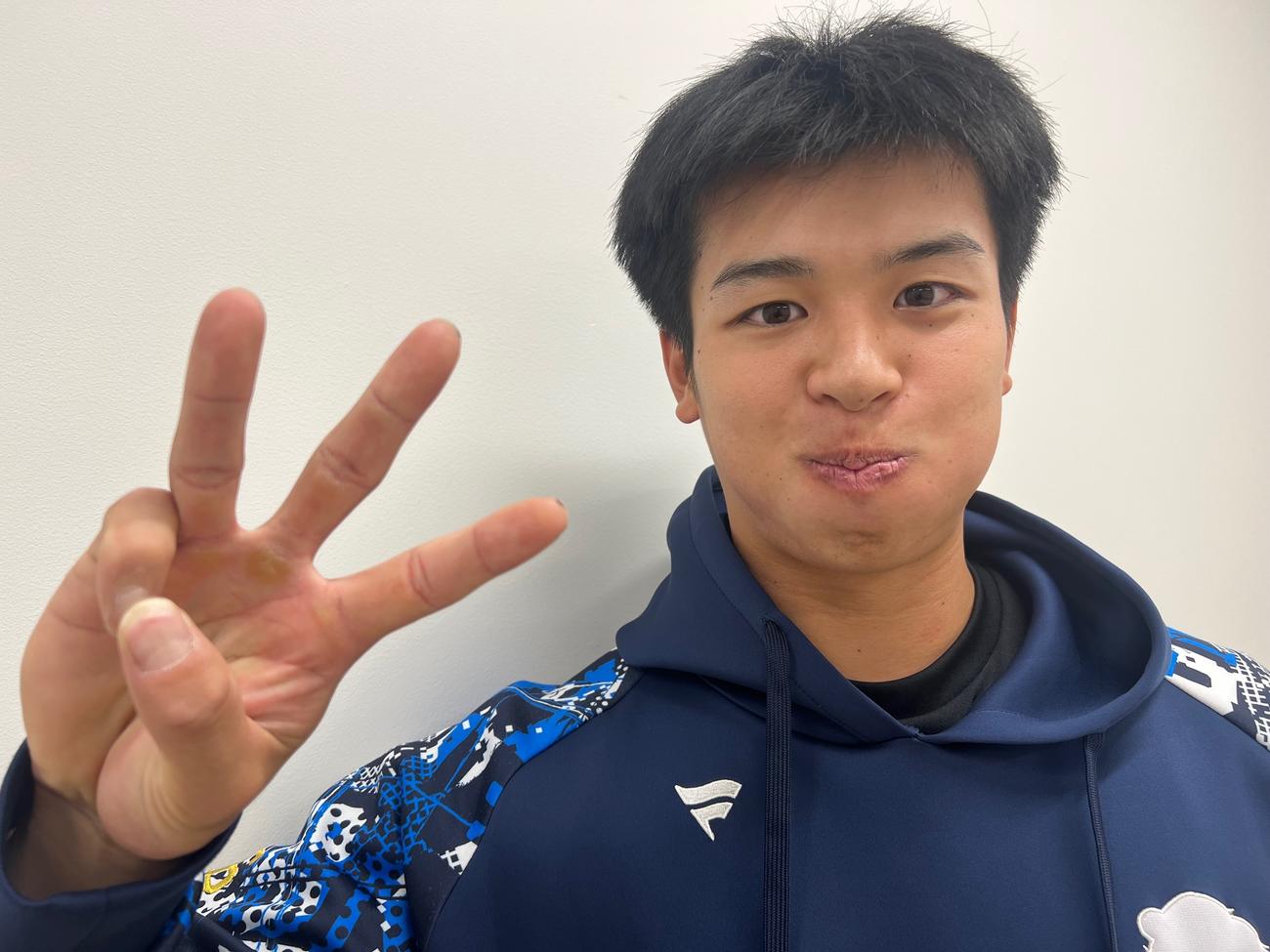 親知らず一気3本抜きから数日、口の中をモゴモゴする西武谷口（撮影・金子真仁）