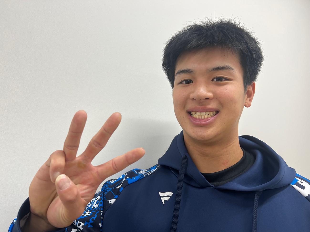 親知らずを一気に3本抜いてスッキリの西武谷口（撮影・金子真仁）