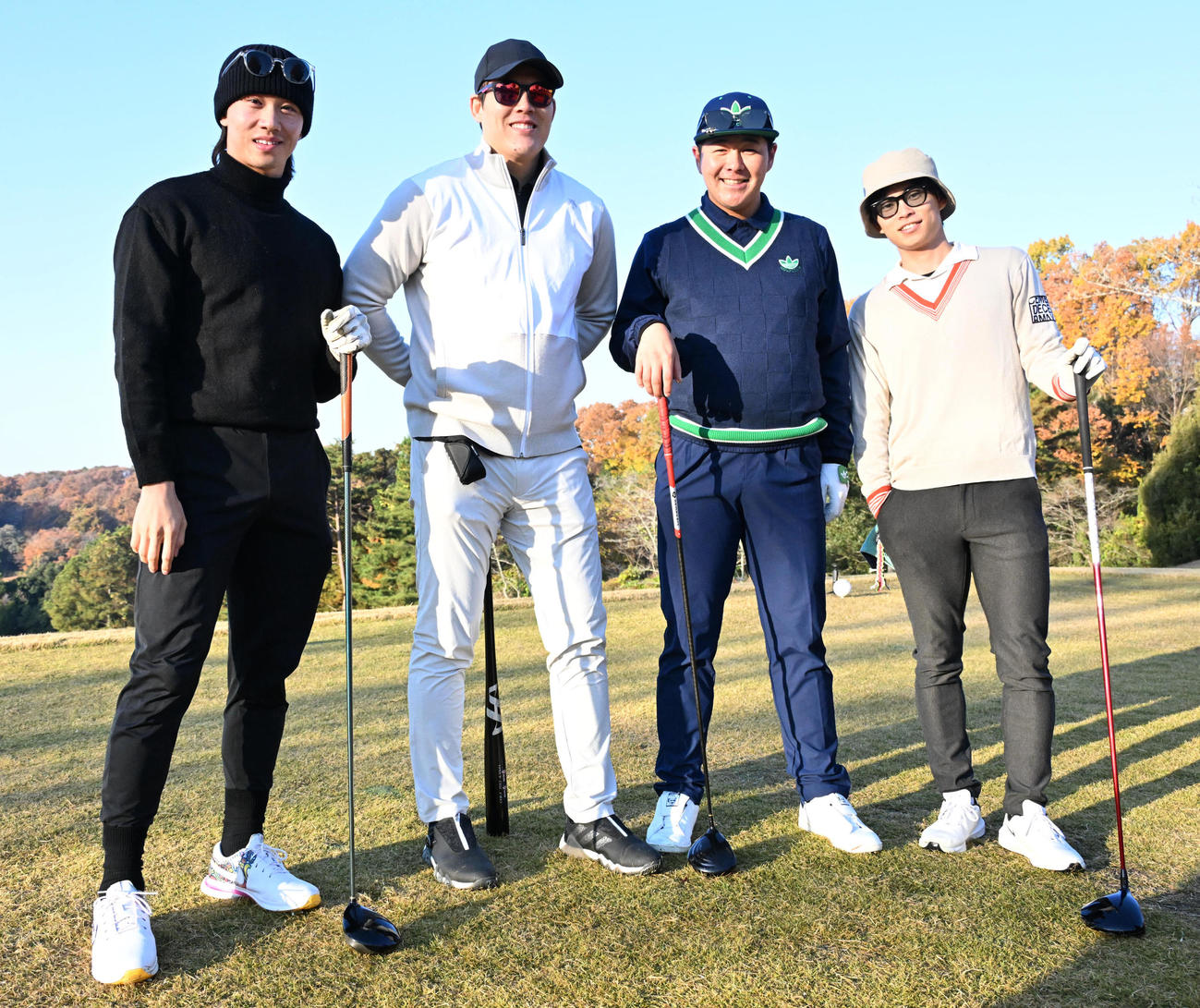 選手会ゴルフに参加する（左から）片山、九里、川瀬、山岡（撮影・石井愛子）