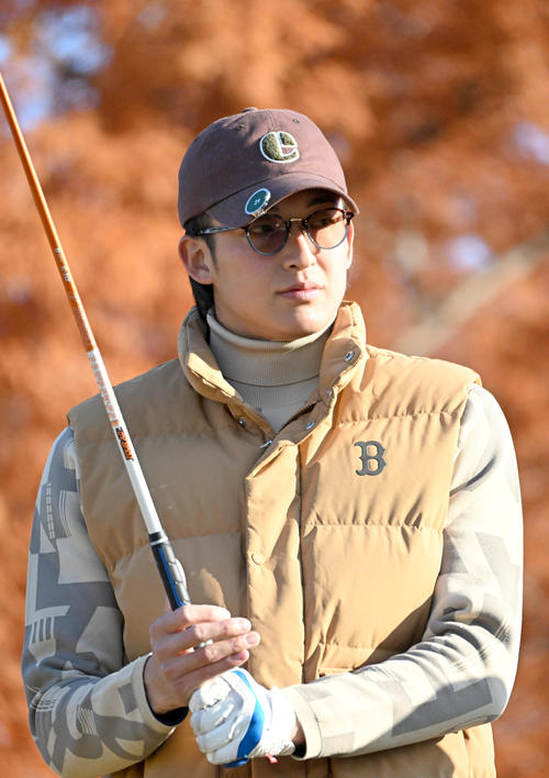 選手会ゴルフに参加する山崎（撮影・石井愛子）
