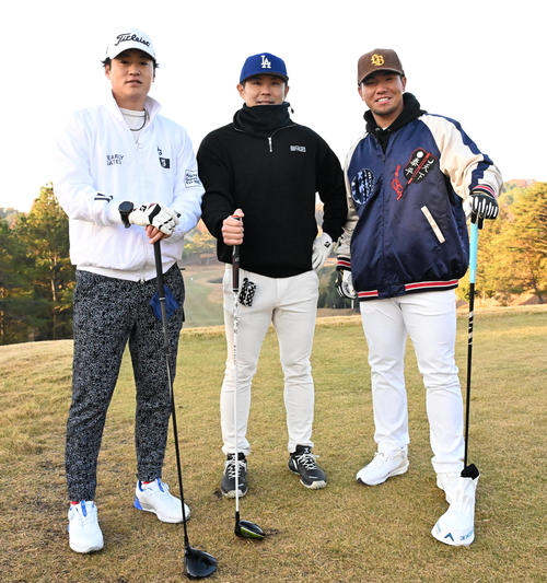 選手会ゴルフに参加する（左から）山田、若月、頓宮（撮影・石井愛子）