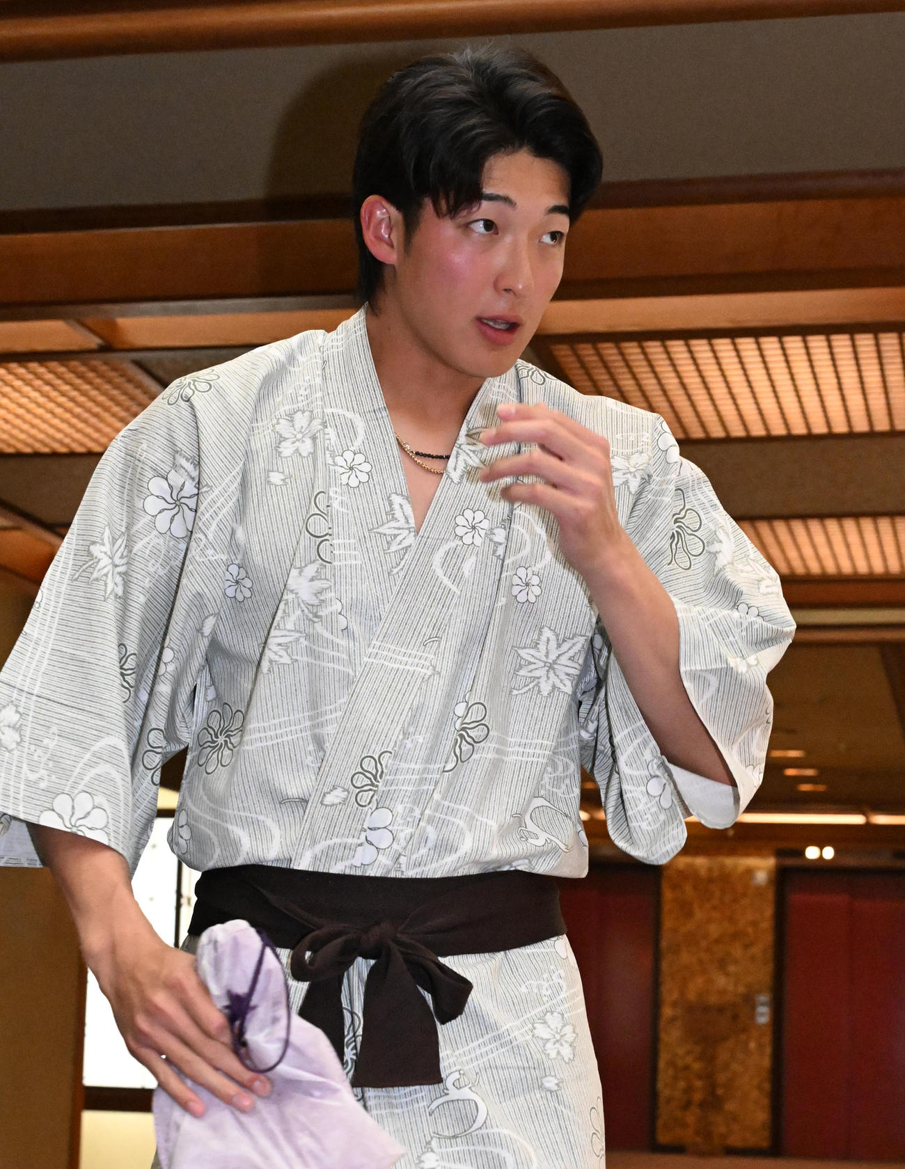 選手会納会に参加する山崎（撮影・石井愛子）