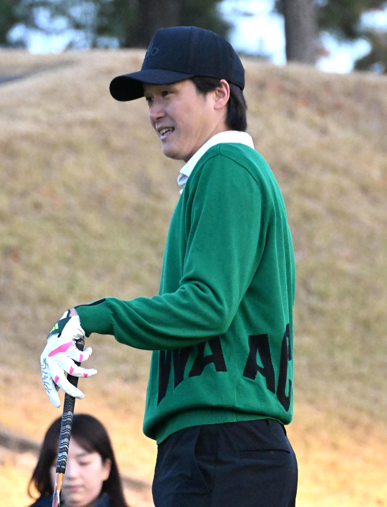 10番、ティーショットを放つオリックス佐野皓（撮影・石井愛子）