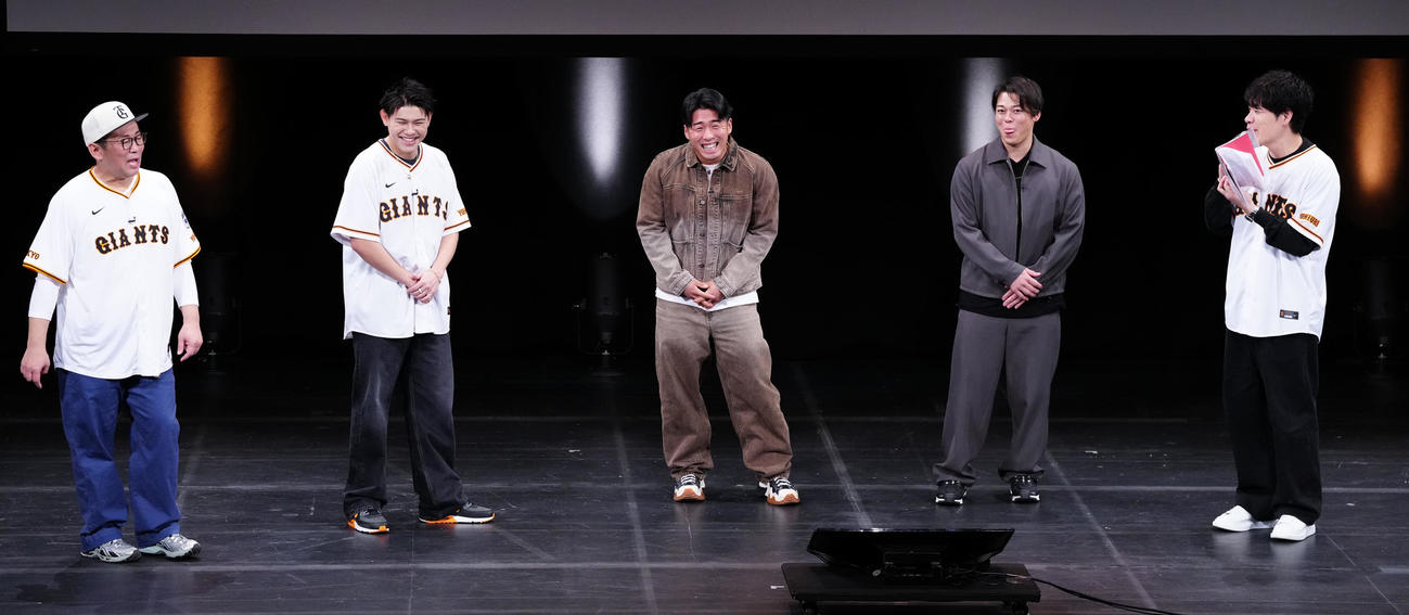 「G選手×G党芸能人スペシャルトークスタジアム」に登壇した、左からビビる大木、BE：FIRSTのLEO、巨人浅野、高梨、麒麟の川島明（撮影・鈴木みどり）