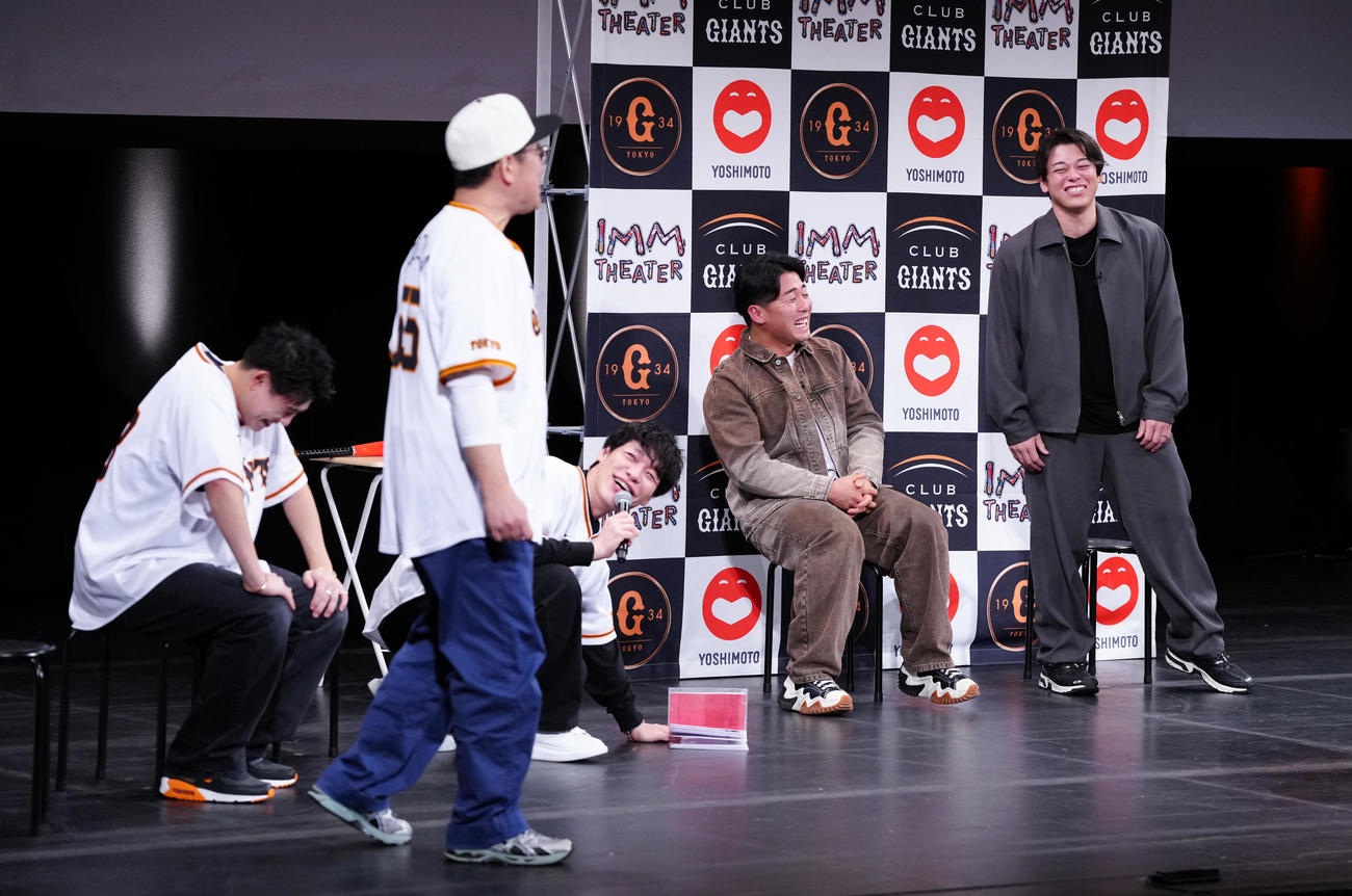 「G選手×G党芸能人スペシャルトークスタジアム」で笑顔の、左からBE：FIRSTのLEO、ビビる大木、麒麟の川島明、巨人浅野、高梨（撮影・鈴木みどり）