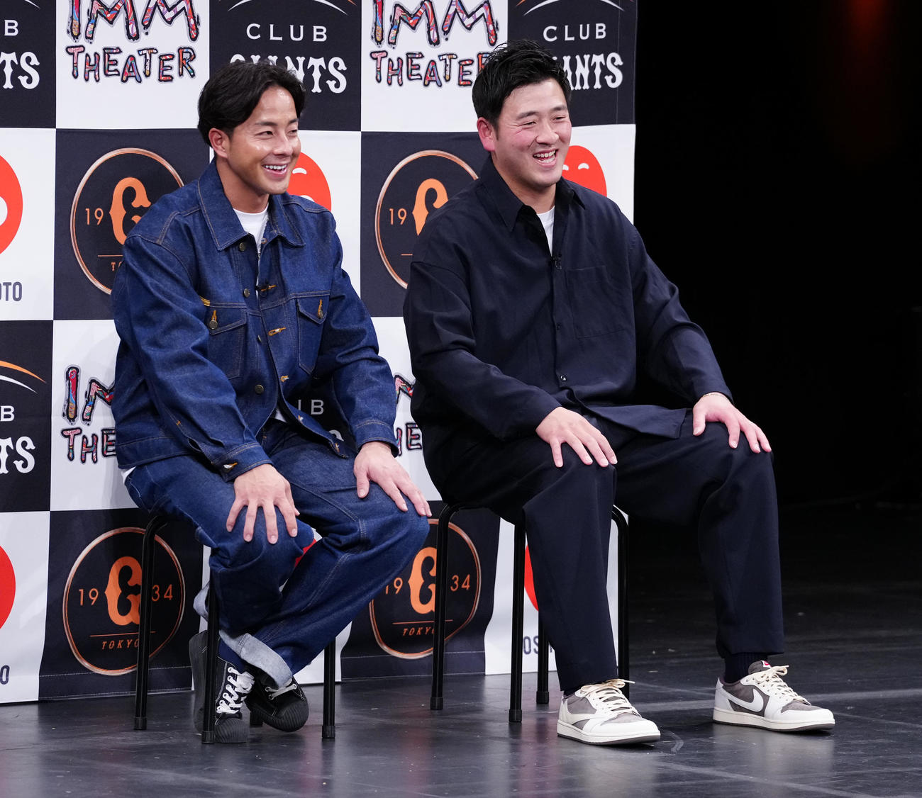「G選手×G党芸能人スペシャルトークスタジアム」で笑顔の巨人湯浅（左）と岸田（撮影・鈴木みどり）