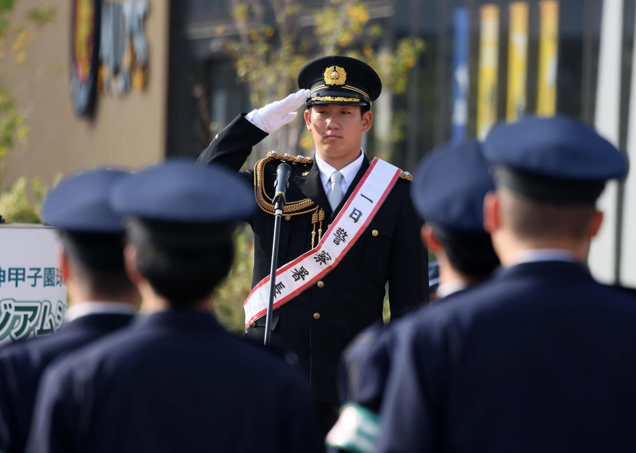 甲子園警察署一日署長を委嘱された伊原（撮影・加藤哉）