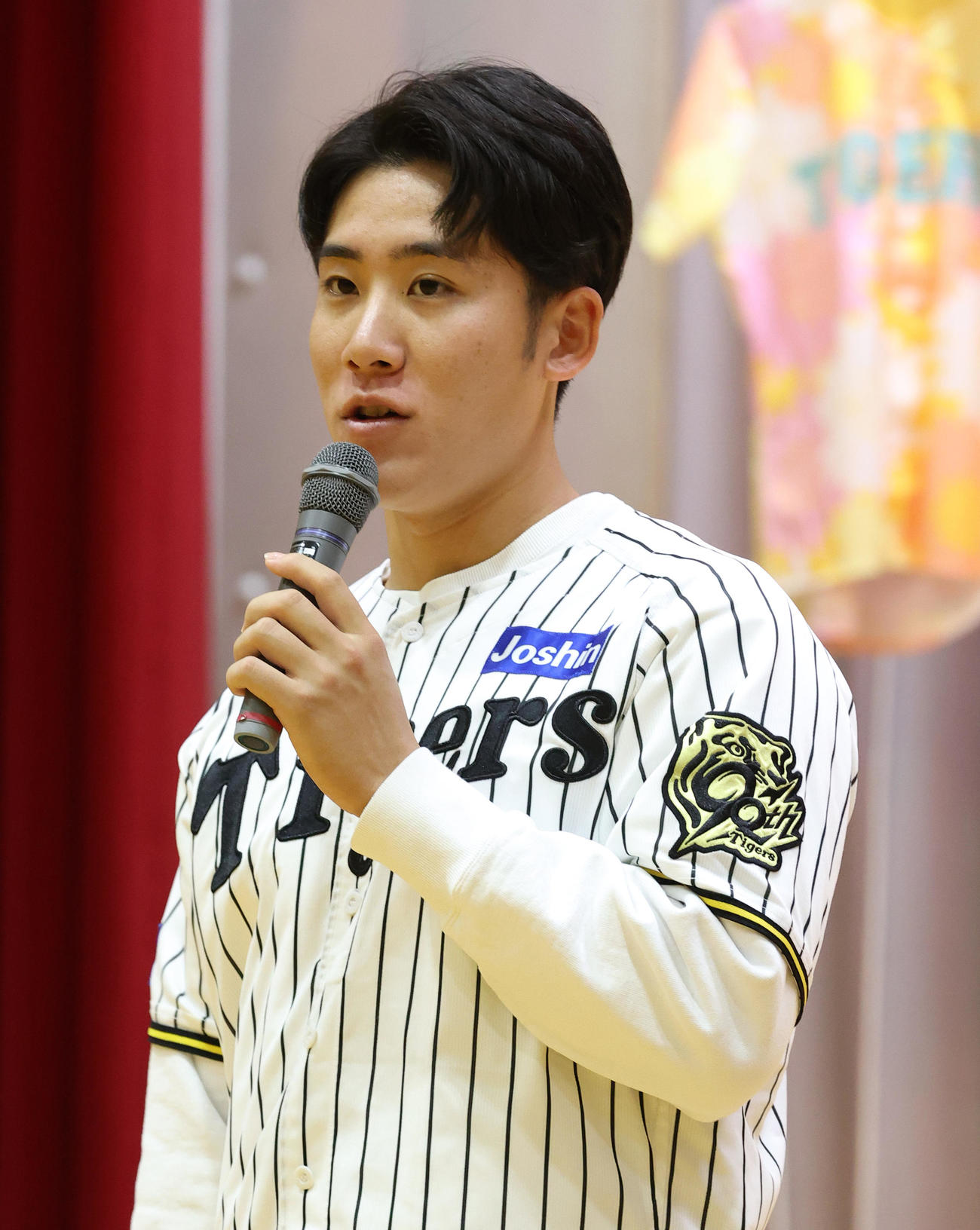 西宮支援学校交流会であいさつする阪神富田（撮影・上山淳一）