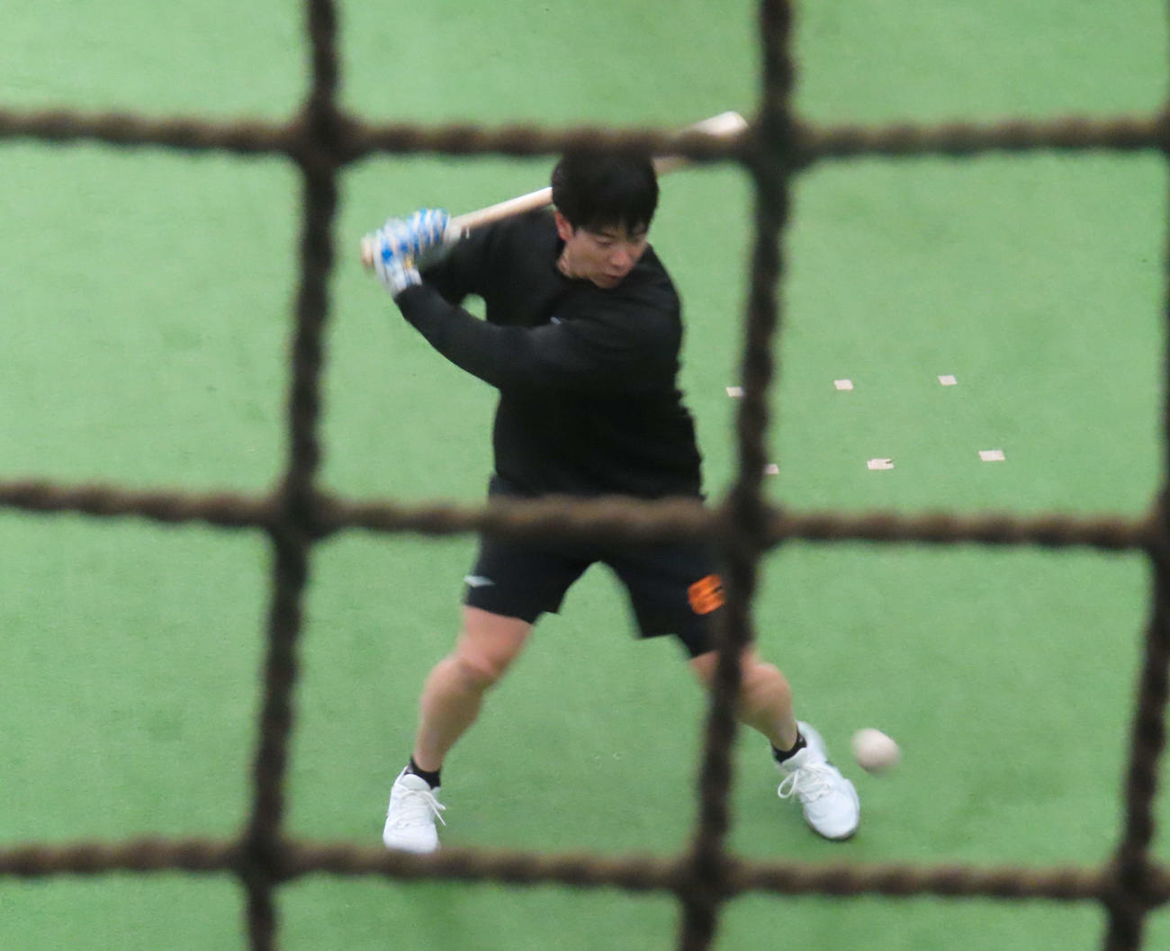 巨人初練習を行う松本剛（撮影・北村健龍）