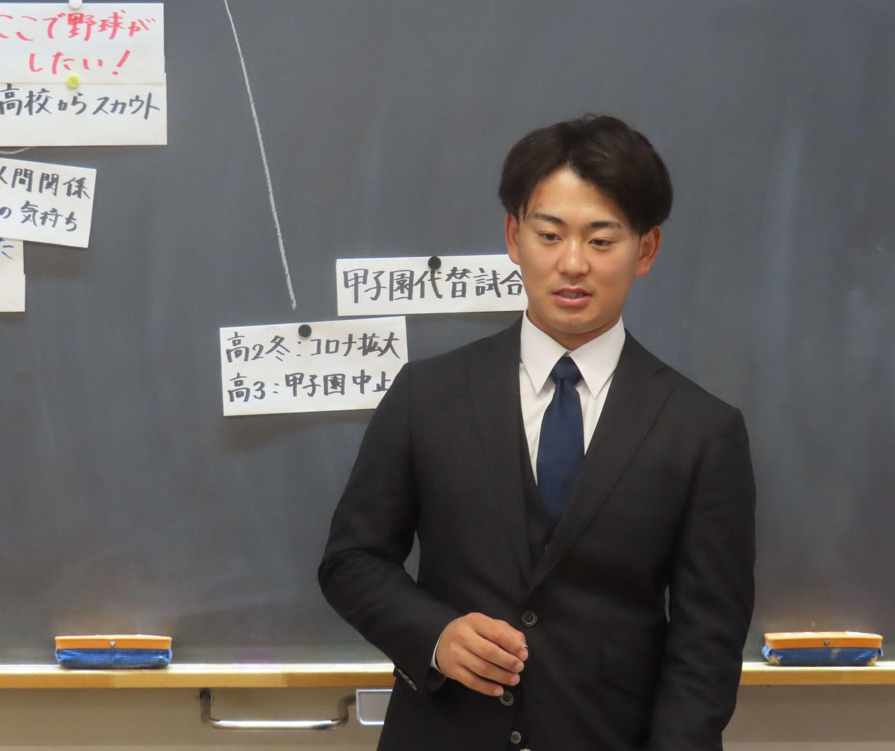 ユメセン×日本プロ野球選手会「夢の教室」に参加し、講義する巨人宮原（撮影・水谷京裕）