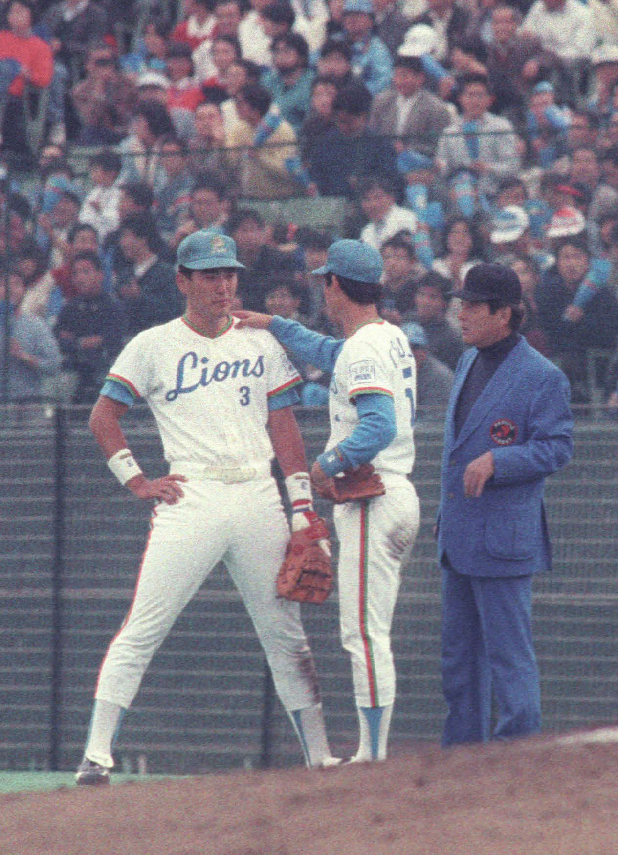87年11月、巨人との日本シリーズ第6戦、9回表巨人2死となったところで、清原は突然涙し二塁手の辻になだめられる