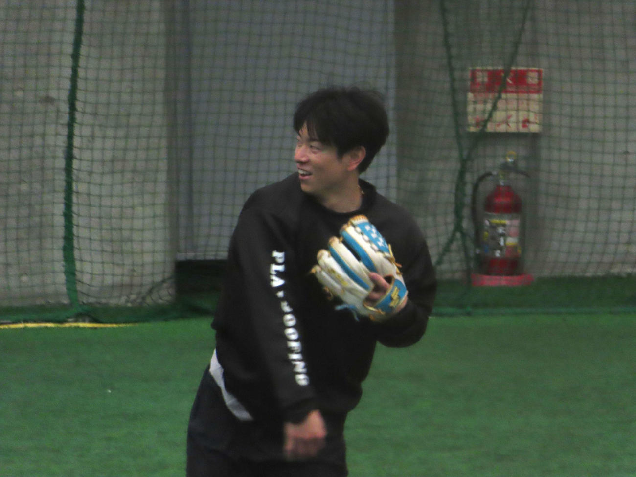 巨人初練習でノックを受ける松本剛（撮影・北村健龍）