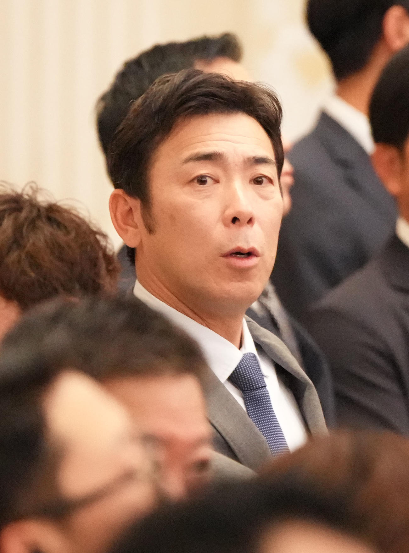 岩瀬仁紀氏野球殿堂入り会場に訪れた荒木雅博氏（撮影・森本幸一）