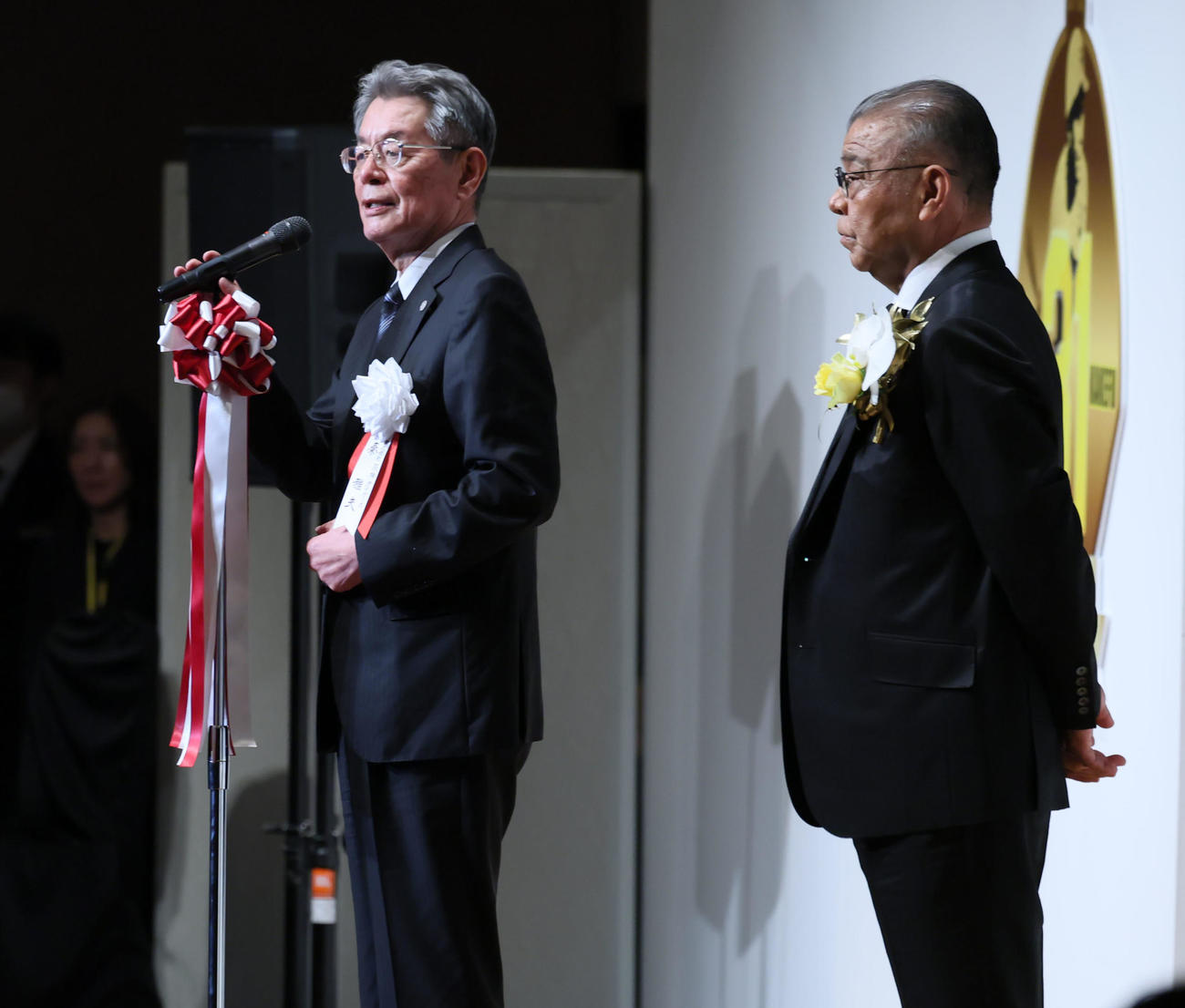 「掛布雅之氏野球殿堂入りを祝う会」であいさつする阪神の秦オーナー（撮影・加藤哉）