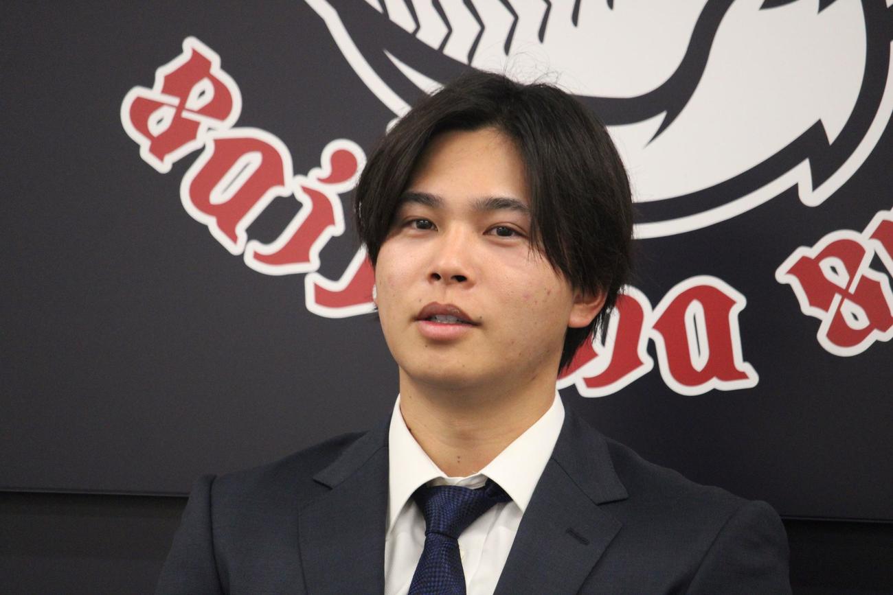 契約更改を終えた西武浜屋（撮影・金子真仁）