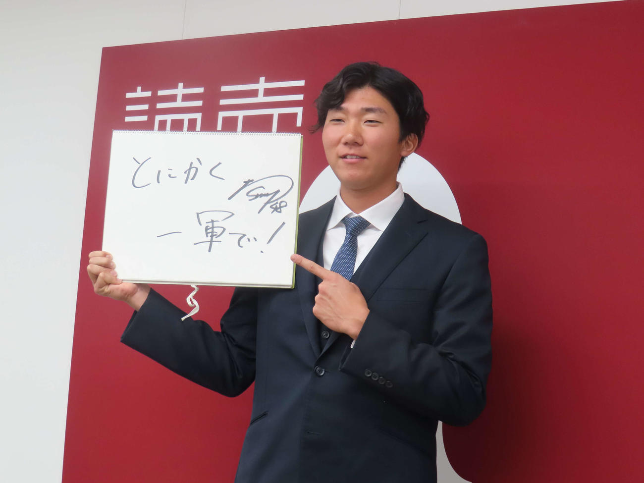 契約更改交渉を終え、来季の目標を掲げる巨人田中千（撮影・水谷京裕）