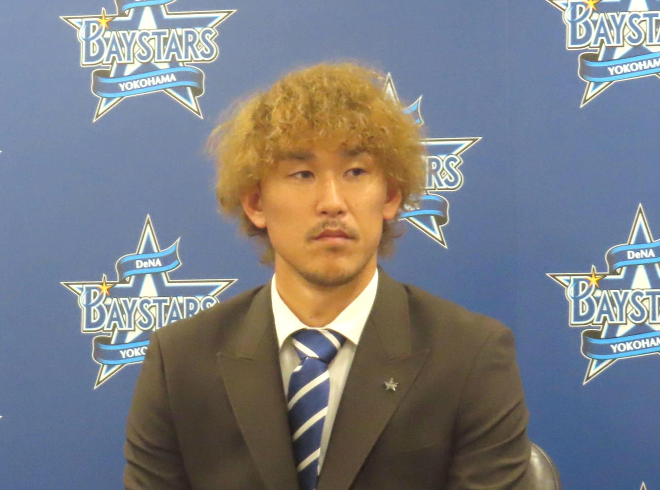 契約更改交渉後、会見するDeNA三森