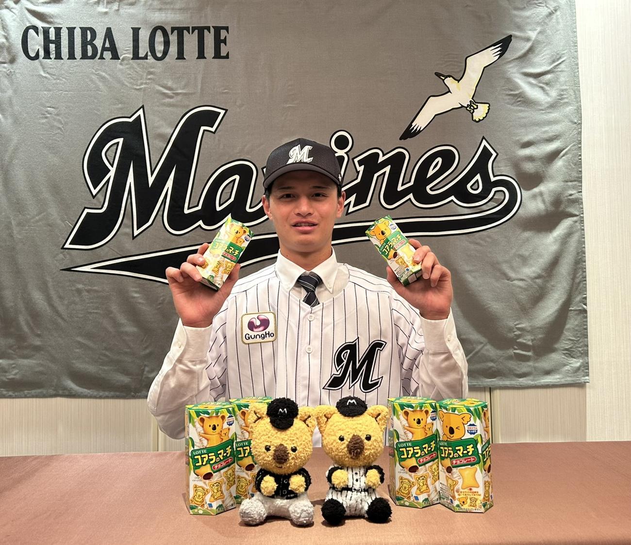 契約会見をおこなったドラフト2位の明大・毛利（撮影・星夏穂）