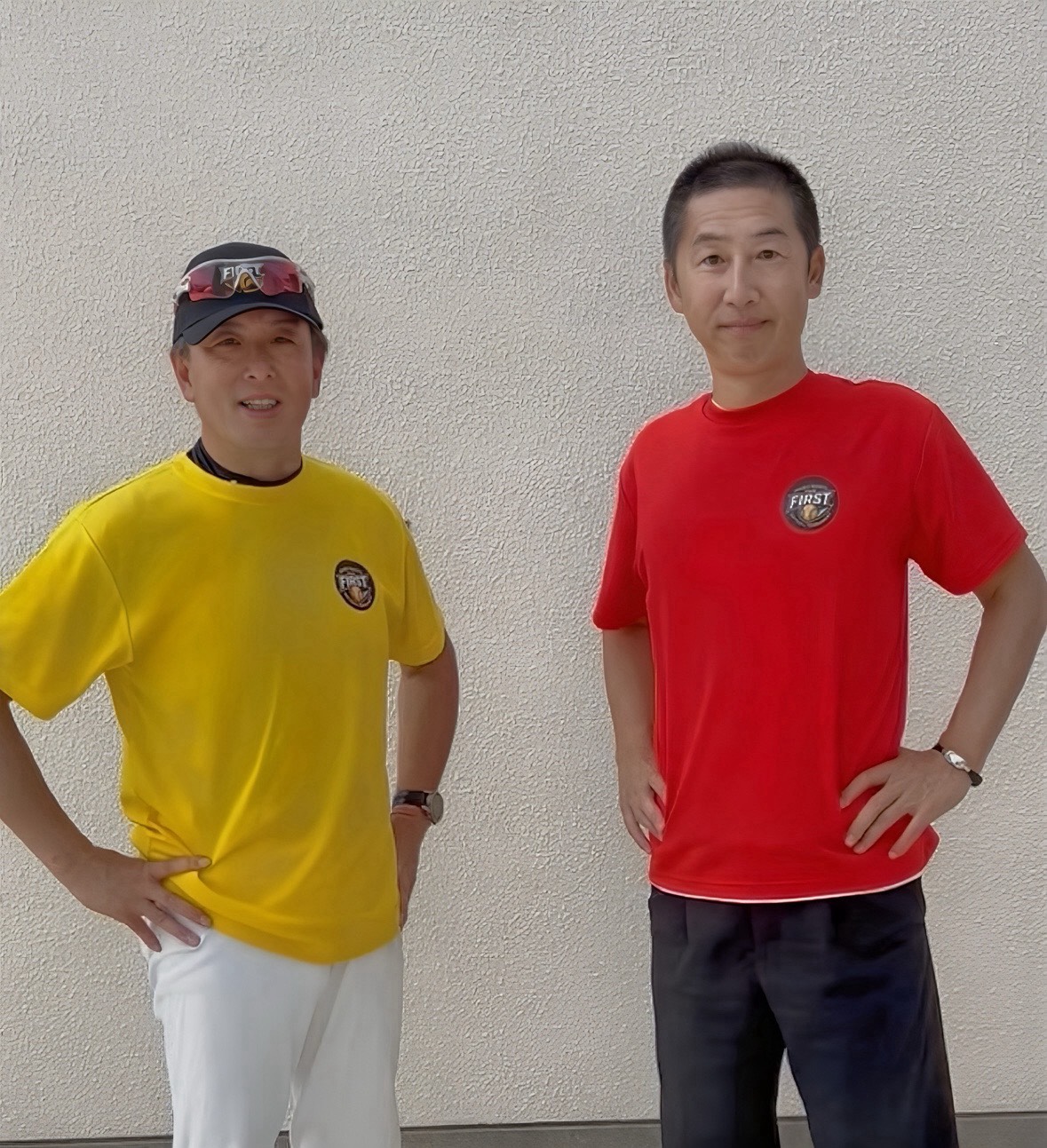 「第1回今岡真訪杯　なにわキッズソフトボール大会」で予選を終えた今岡氏と運営責任者の澤新一郎氏（左から）