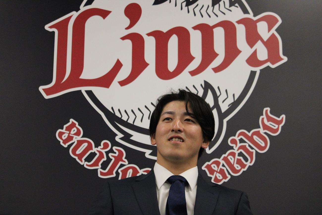 契約更改を終えた西武隅田（撮影・金子真仁）
