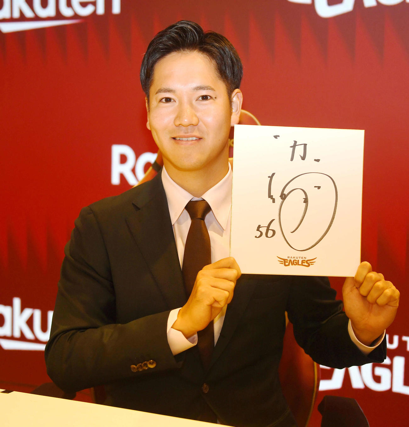 契約更改交渉に臨み、来季の目標に「力」と記した楽天鈴木翔（撮影・山田愛斗）