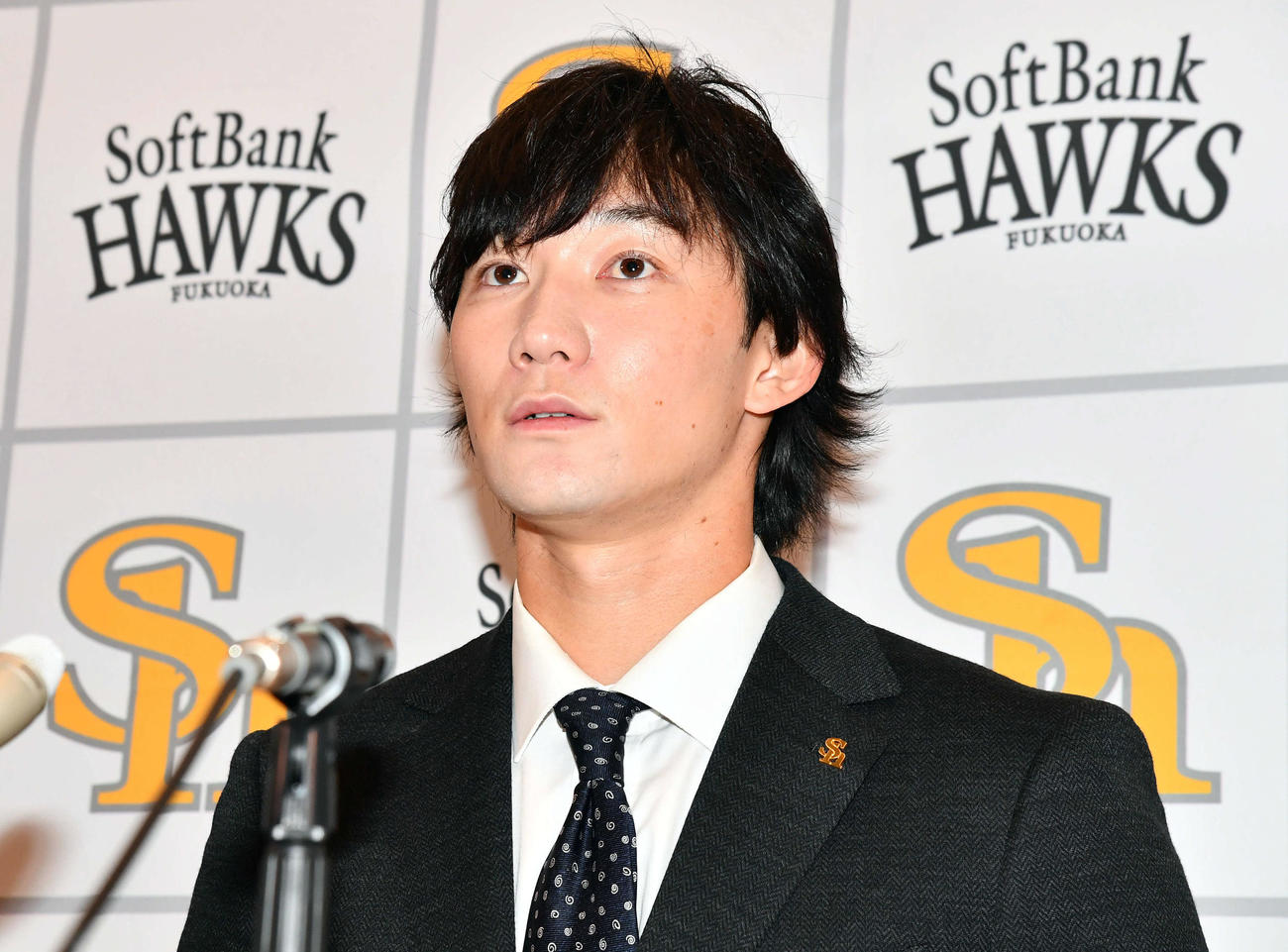 ダウンで契約更改し、会見を行うソフトバンク正木（撮影・岩下翔太）