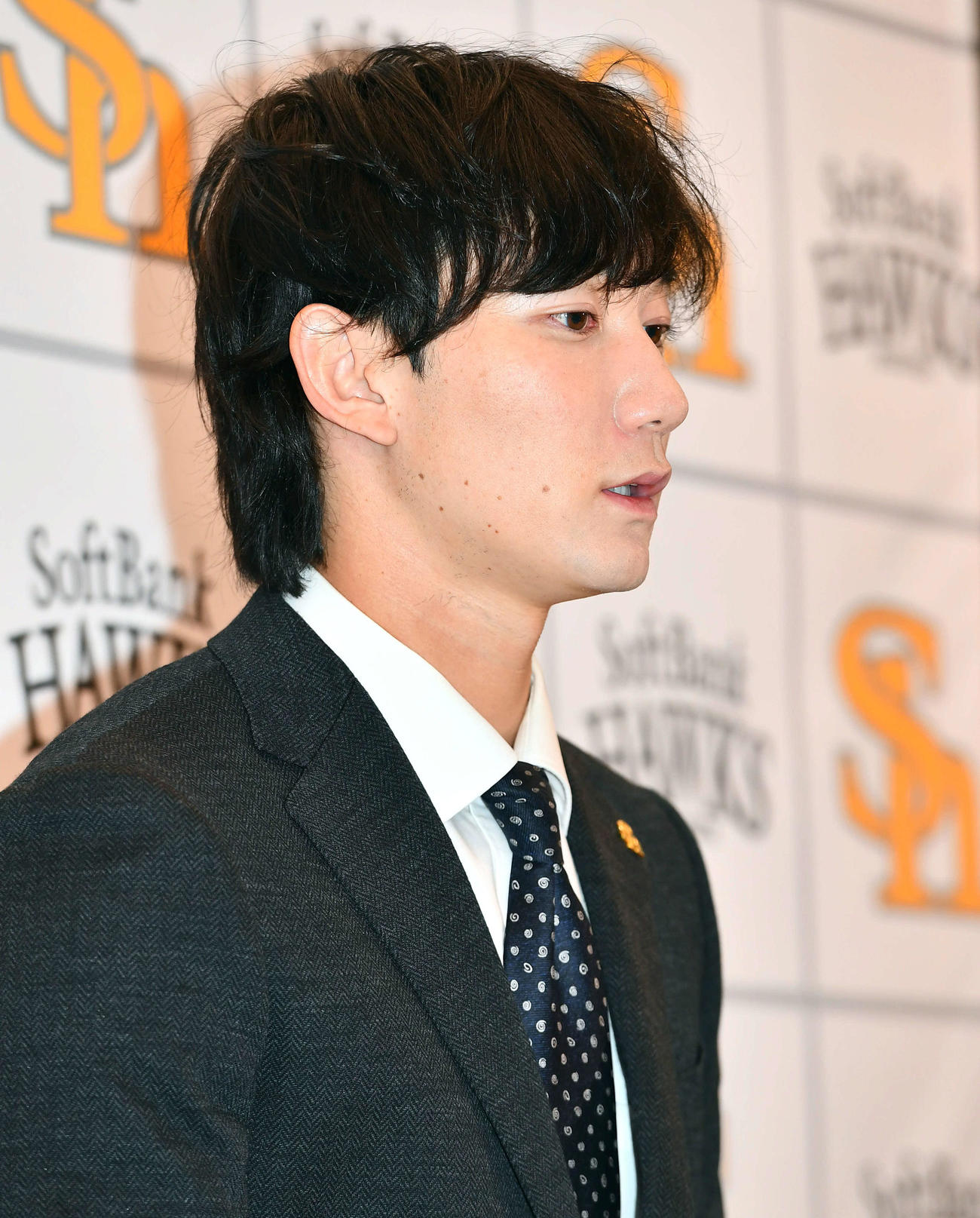 ダウンで契約更改し、会見を行うソフトバンク正木（撮影・岩下翔太）