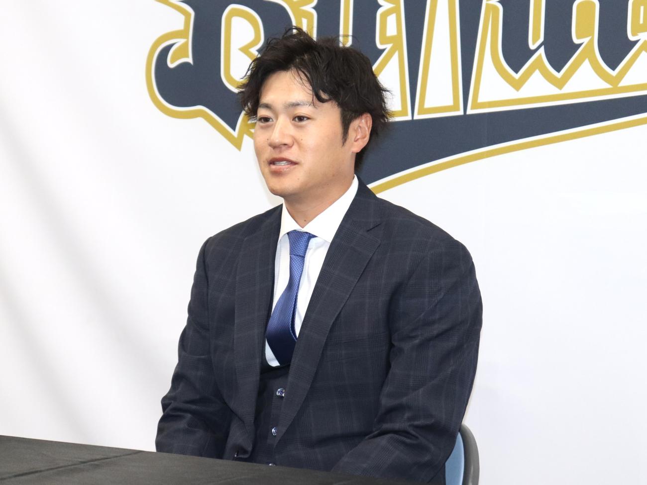 契約更改を終え、会見するオリックス山田（撮影・中島麗）