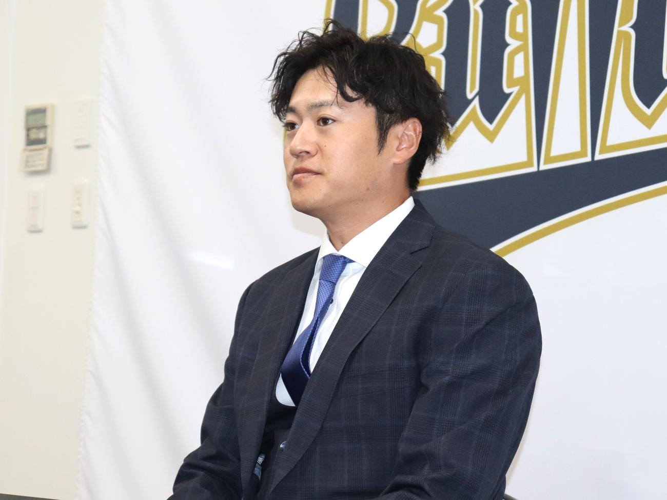契約更改を終え、会見するオリックス山田（撮影・中島麗）