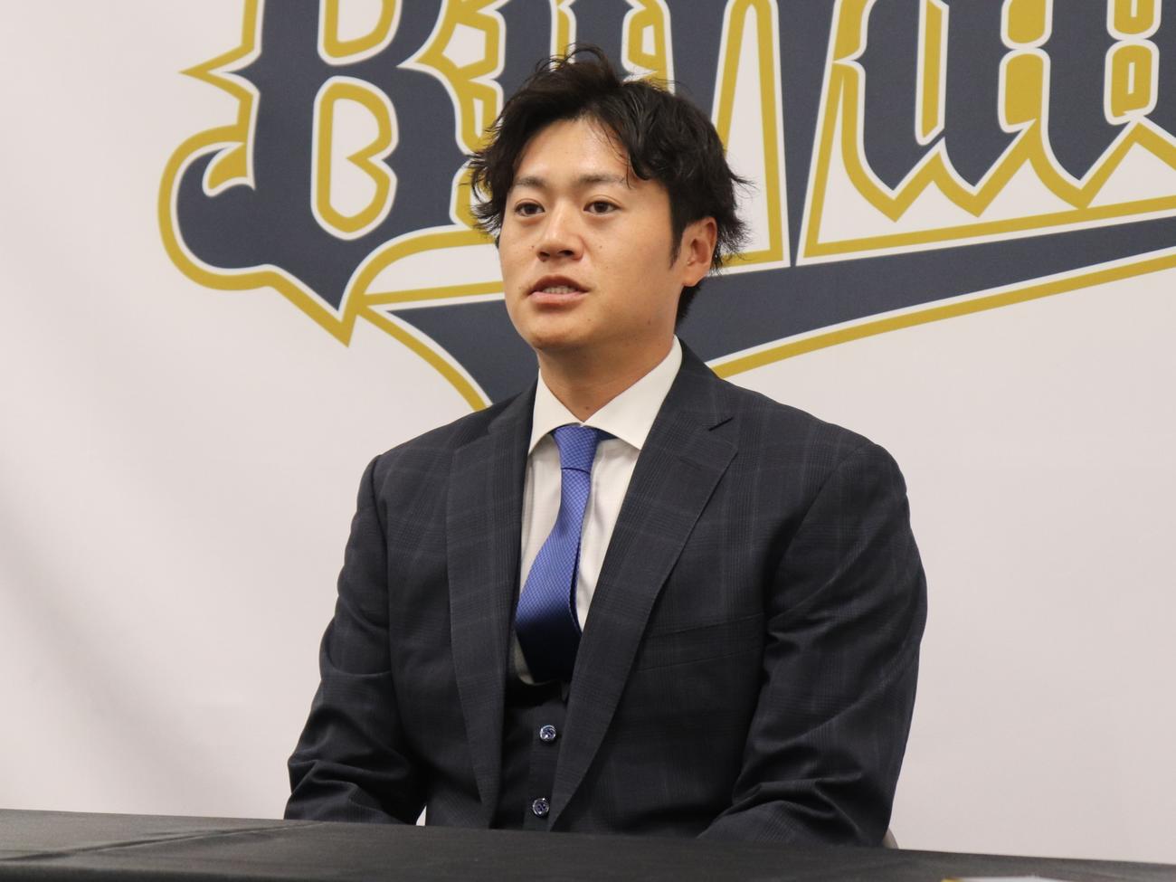 契約更改を終え、会見するオリックス山田（撮影・中島麗）