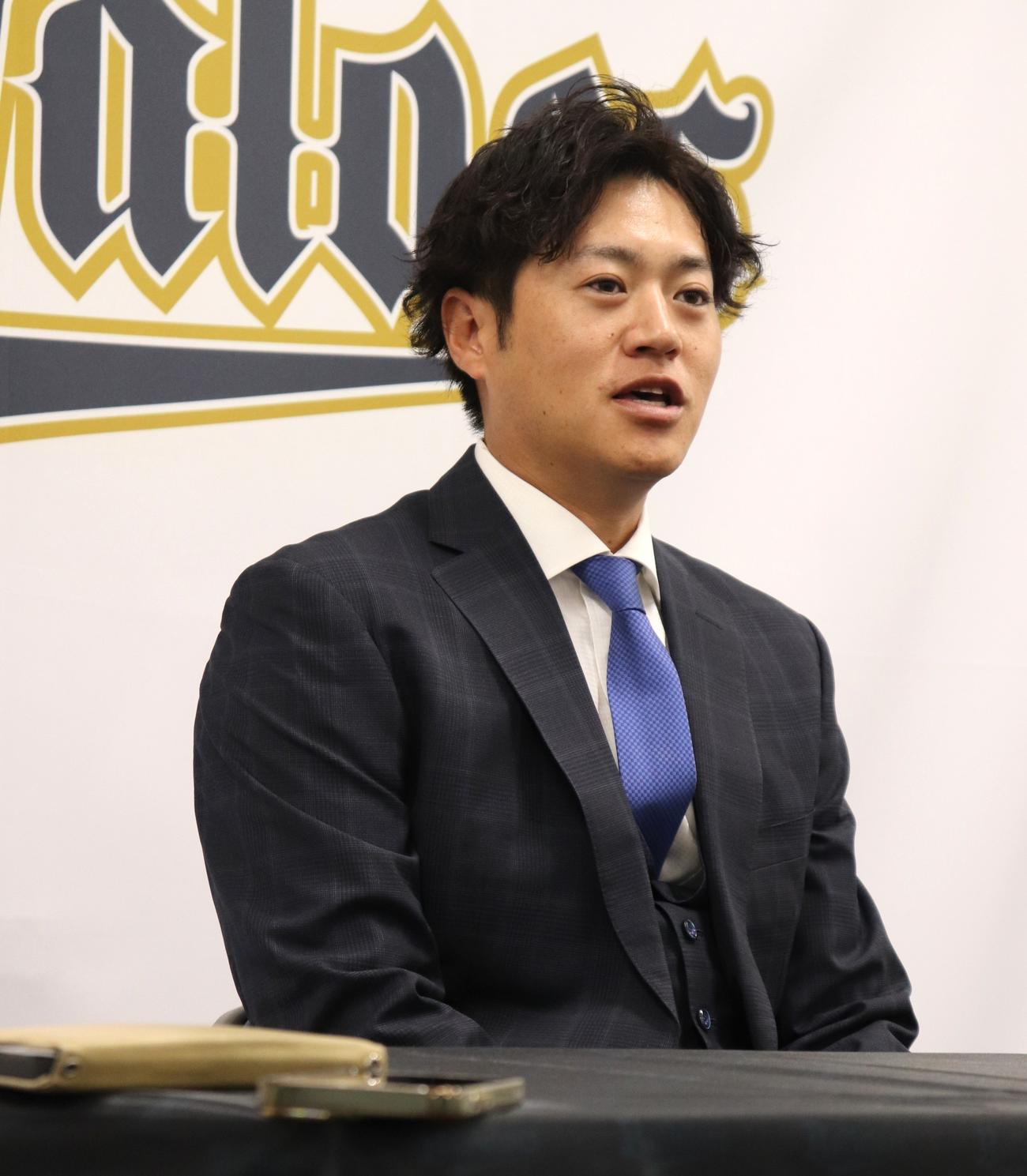 契約更改を終え、会見するオリックス山田（撮影・中島麗）