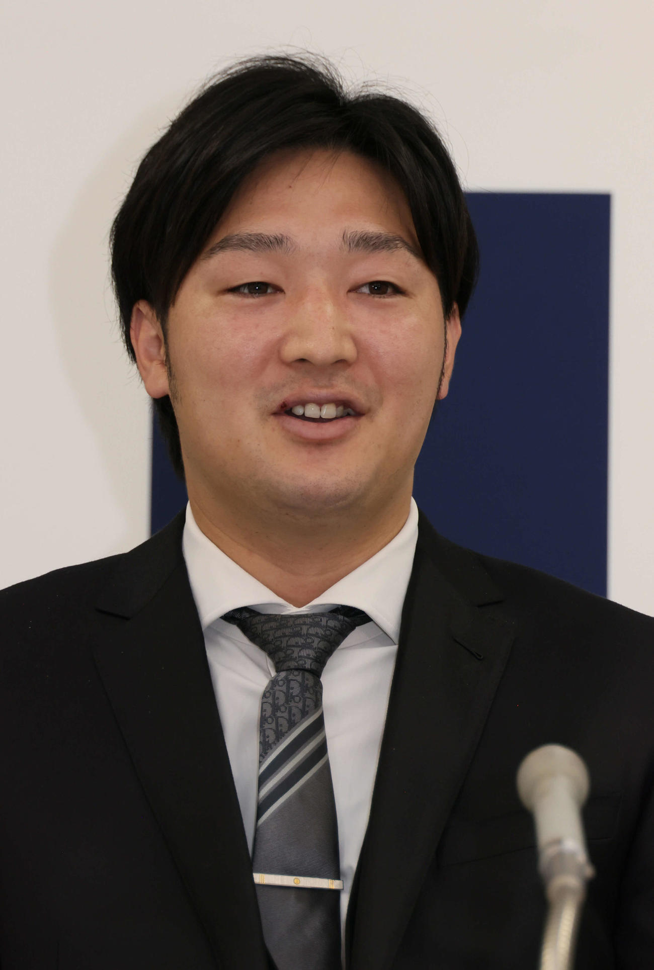 契約更改後、会見する広島床田（撮影・加藤孝規）