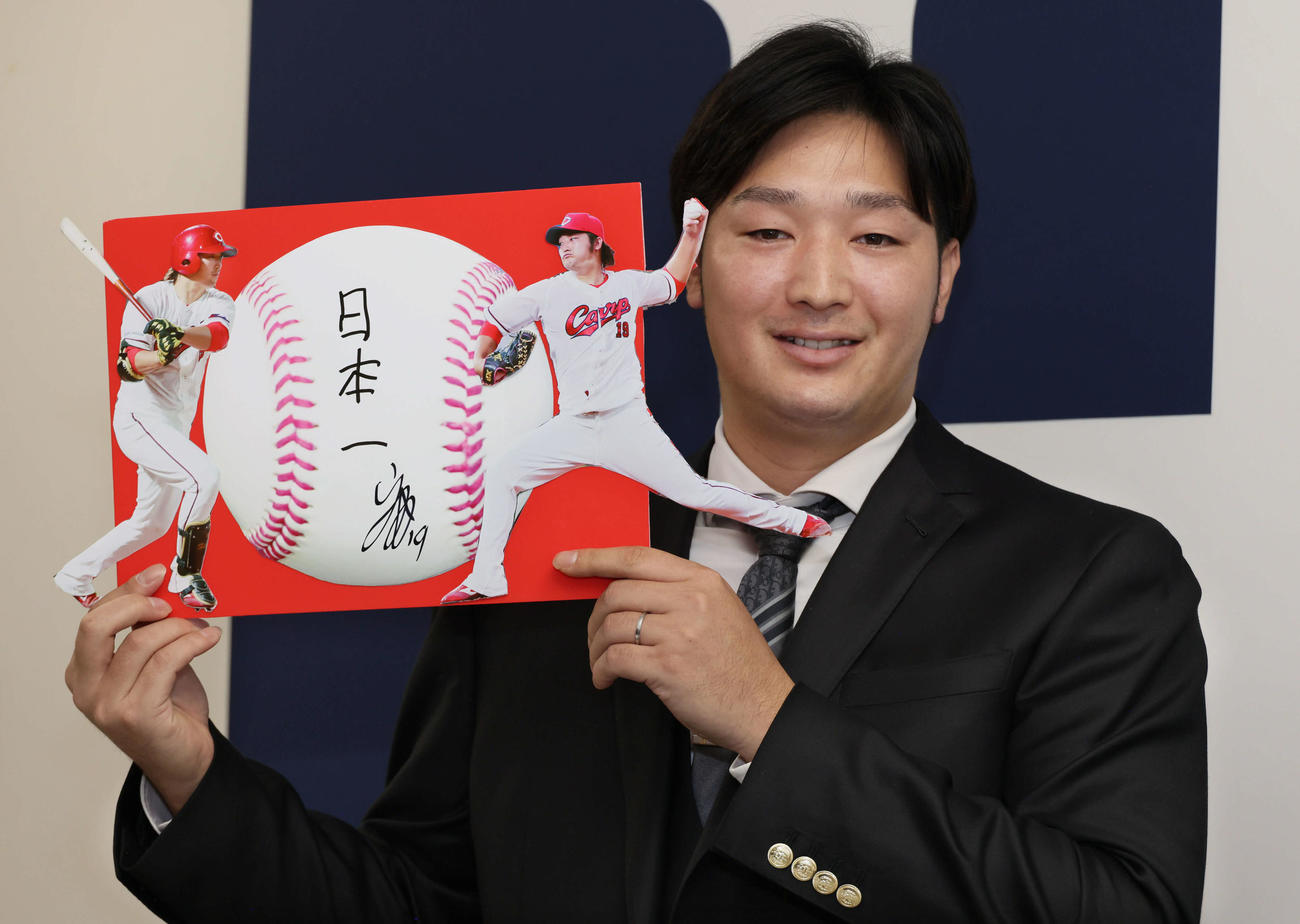 契約更改し、来季の目標を掲げる広島床田（撮影・加藤孝規）