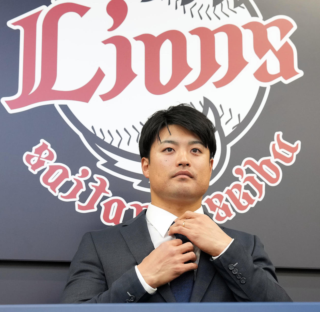 契約更改を終え会見に臨んだ西武松本（撮影・たえ見朱実）