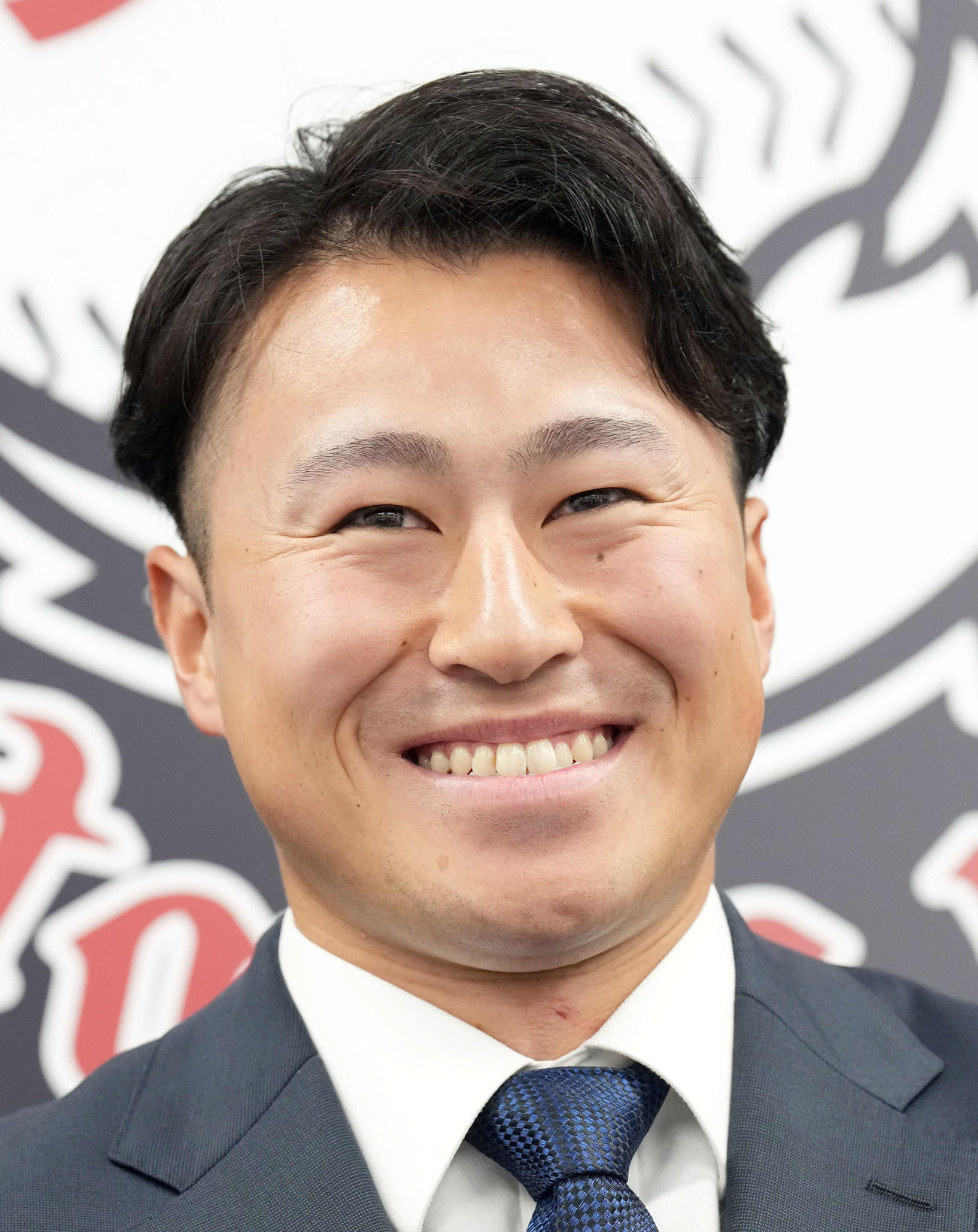 契約更改を終え会見に臨んだ西武渡部聖（撮影・たえ見朱実）