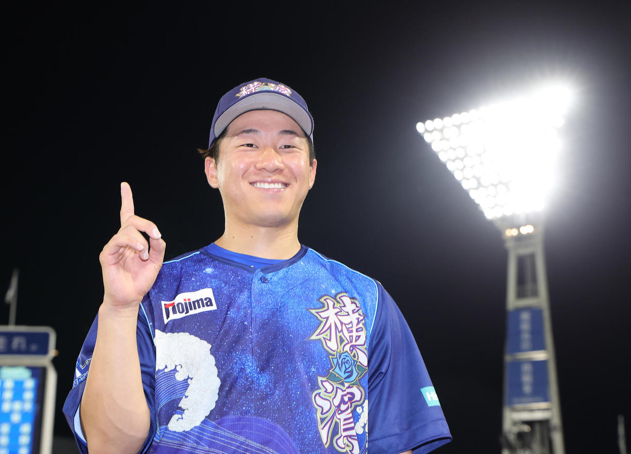 2024年7月　プロ初勝利を挙げ笑顔を見せるDeNA徳山