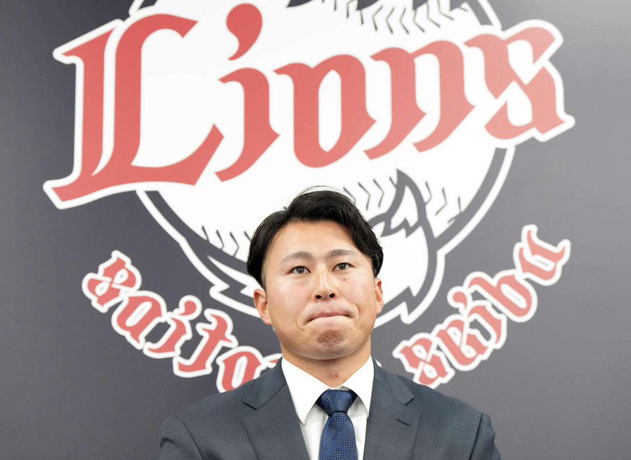 契約更改を終え会見に臨んだ西武渡部聖（撮影・たえ見朱実）