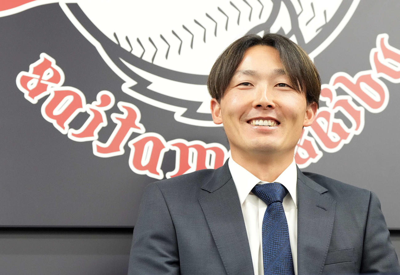契約更改を終え会見に臨んだ西武源田（撮影・たえ見朱実）