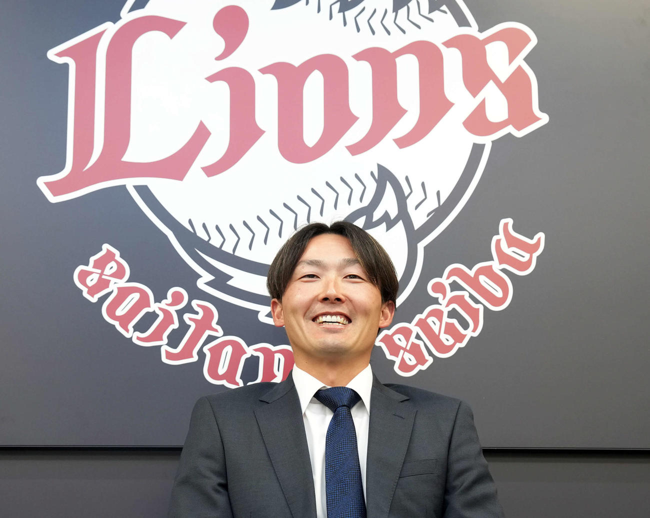 契約更改を終え会見に臨んだ西武源田（撮影・たえ見朱実）