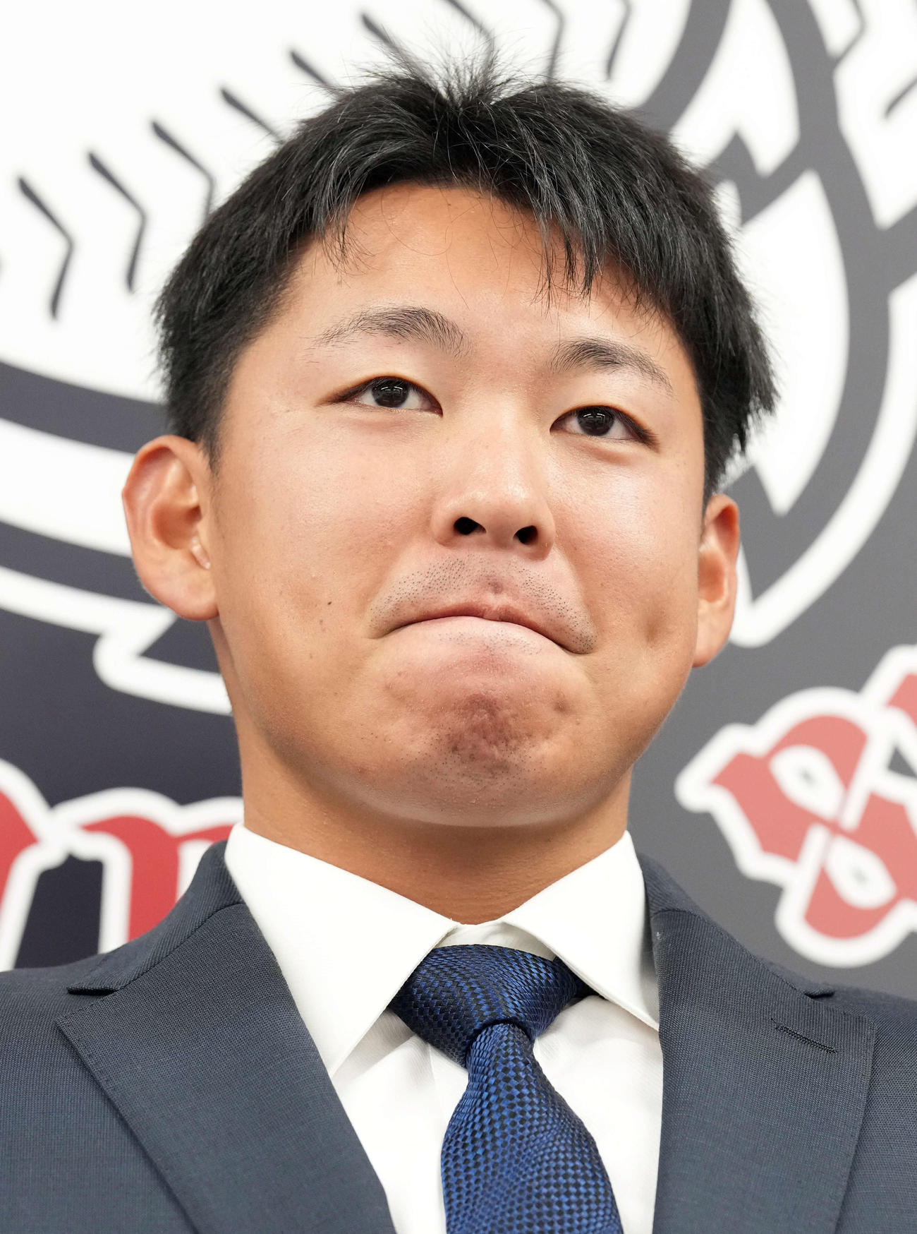 契約更改を終え会見に臨んだ西武山田（撮影・たえ見朱実）