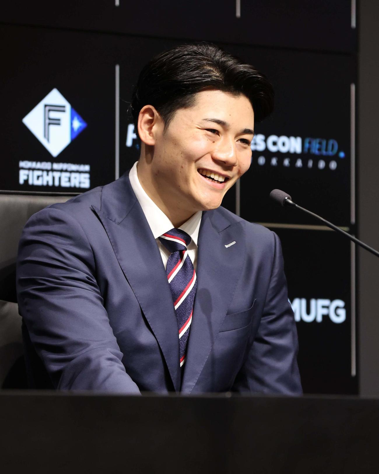 契約更改を終え記者会見する日本ハム清宮幸（撮影・黒川智章）