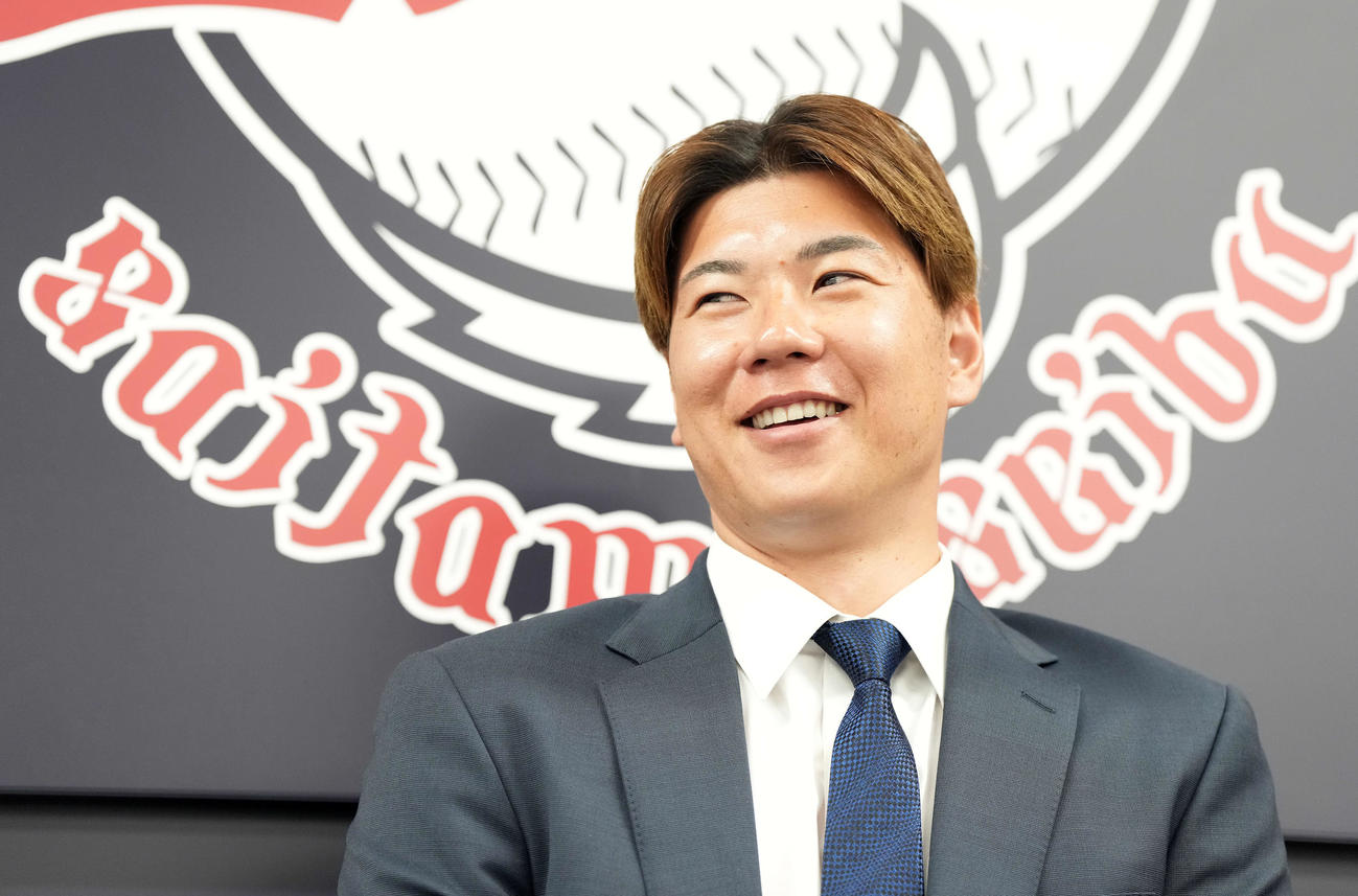 契約更改を終え会見に臨んだ西武炭谷（撮影・たえ見朱実）