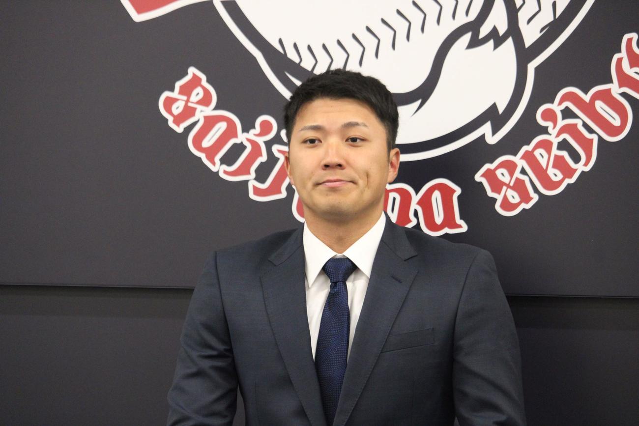 契約更改を終えた西武糸川（撮影・金子真仁）