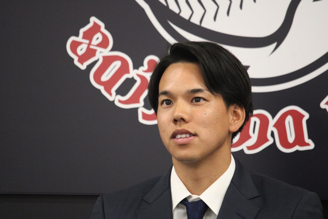 契約更改を終えた西武高松（撮影・金子真仁）