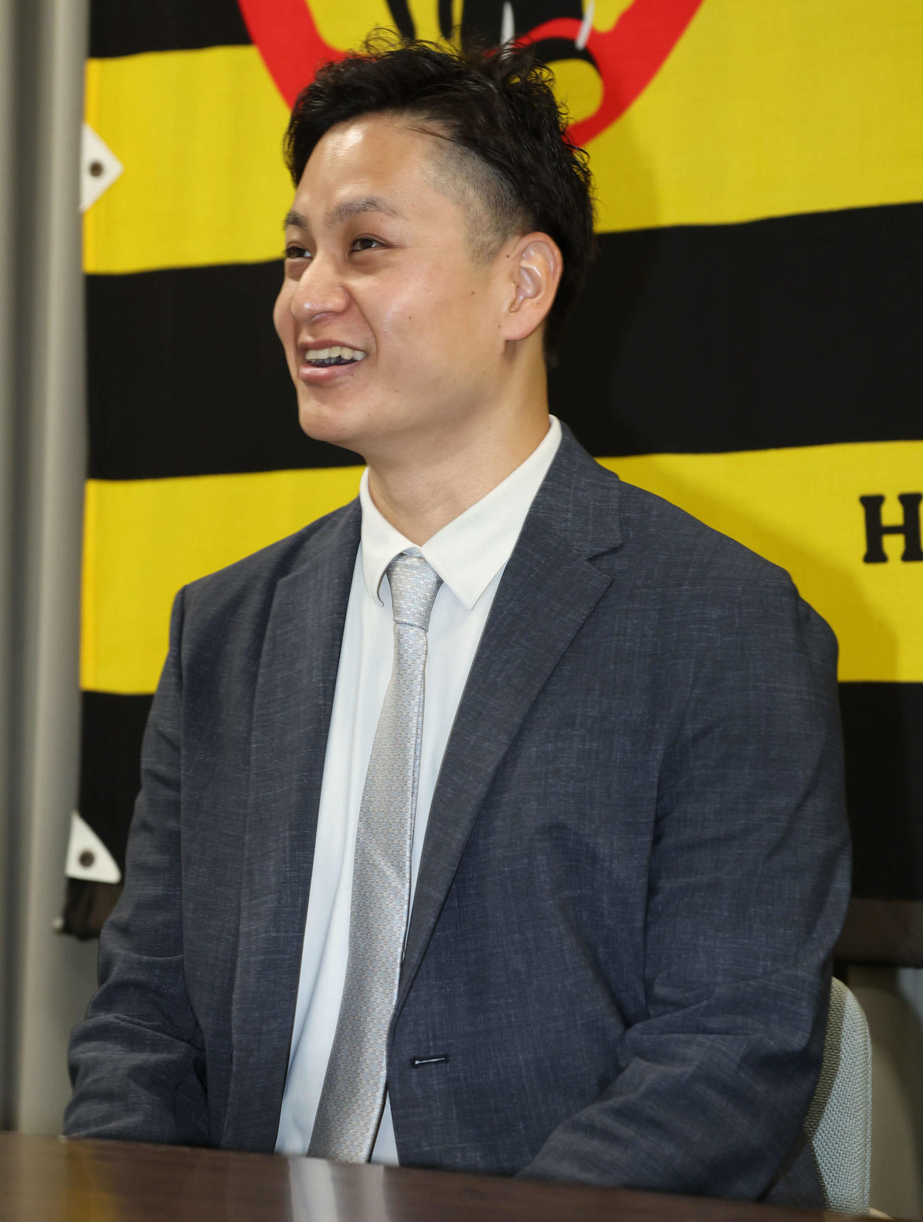契約更改を終え笑顔で会見する阪神大竹（撮影・西尾就之）