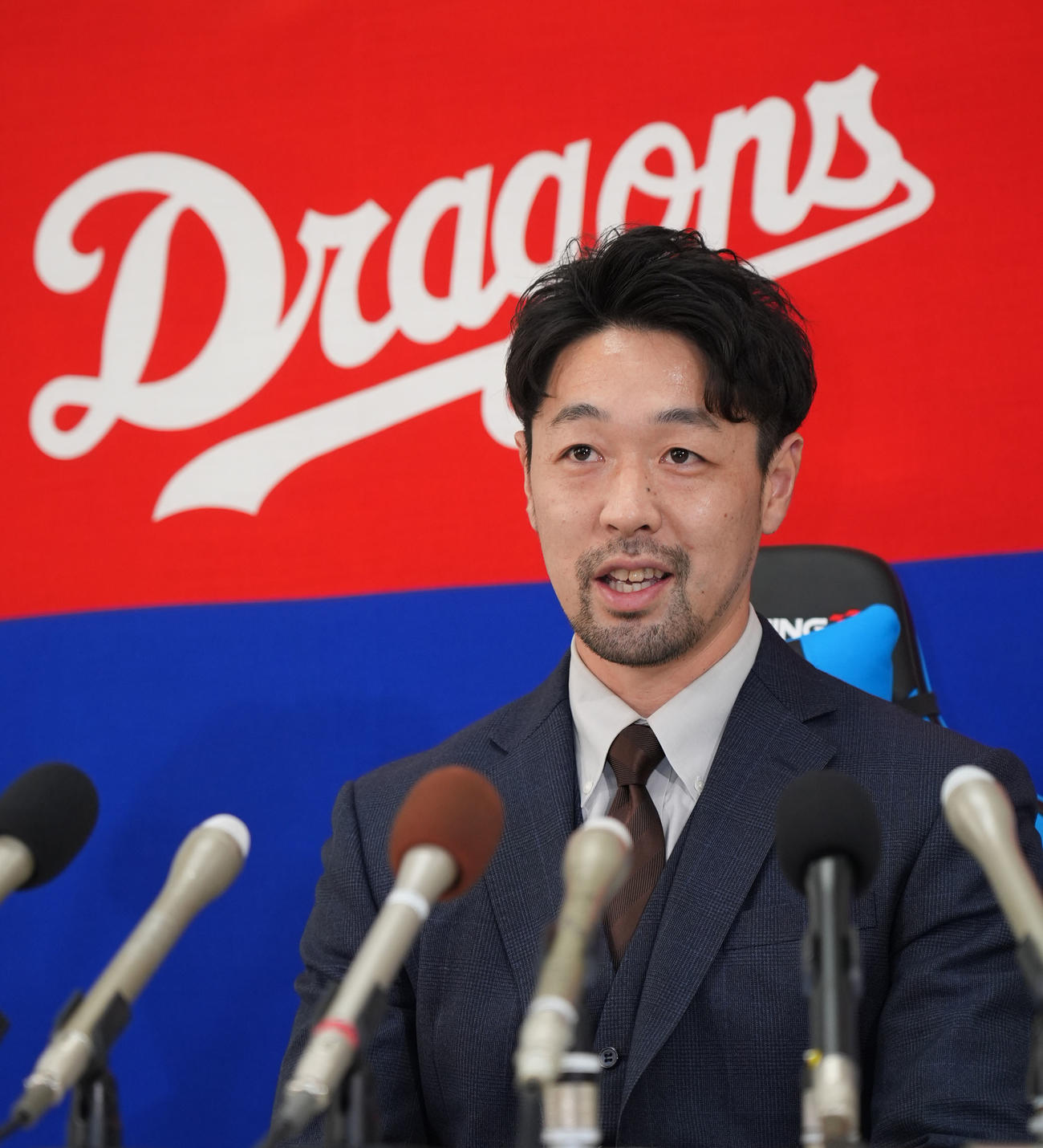 入団会見をする阿部（撮影・森本幸一）