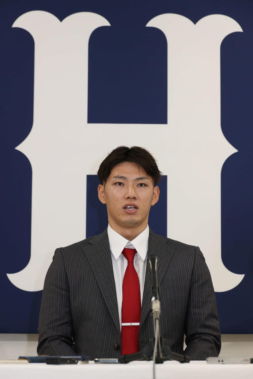 【広島】結婚発表の中村奨成が275％の大幅増更改「妻には感謝しています」来季はレギュラー確保へ