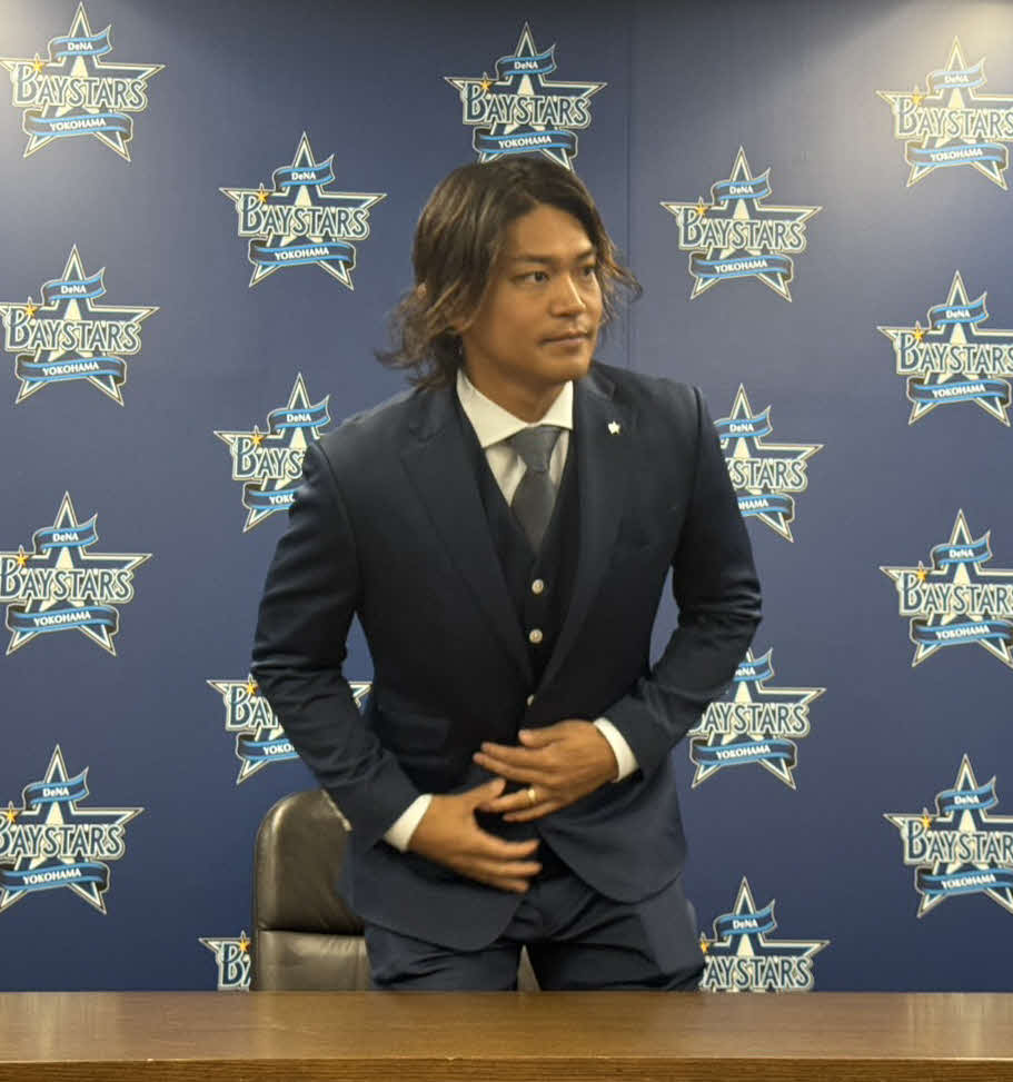 契約更改会見に臨んだDeNA佐々木（撮影・小早川宗一郎）